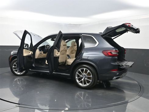 Used 2021 BMW X5 sDrive40i w/ Premium Package image 41