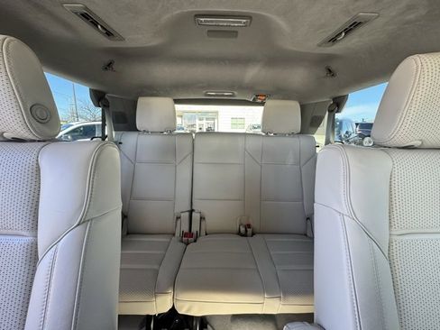 Used 2023 Cadillac Escalade Premium Luxury Platinum image 12
