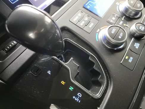 Used 2015 Toyota Sienna SE Premium image 27