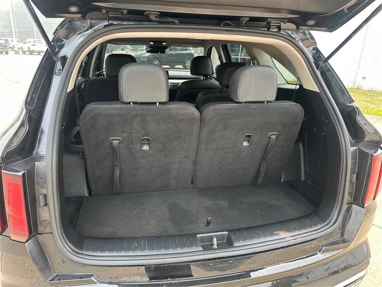 Used 2021 Kia Sorento S FWD image 12
