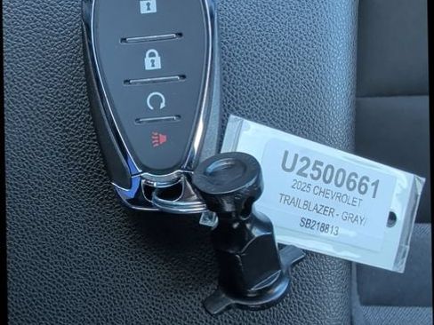 Used 2025 Chevrolet TrailBlazer LT AWD/4WD image 26