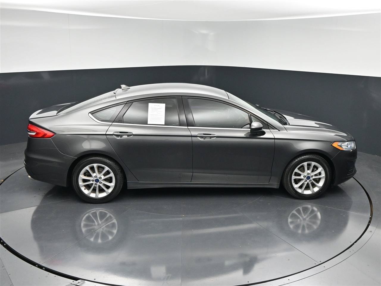 Used 2019 Ford Fusion SE FWD image 22