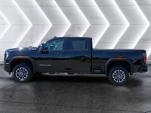 Used 2025 GMC Sierra 2500 AT4 AWD/4WD image 3
