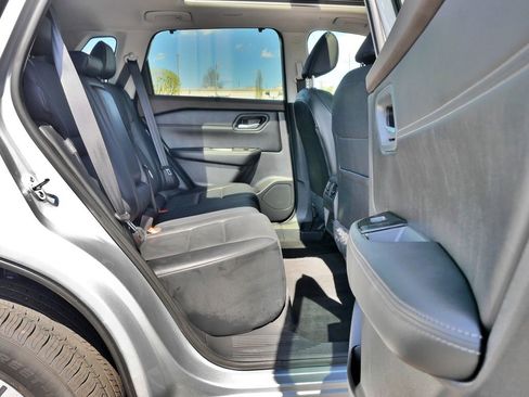 Used 2023 Nissan Rogue SV w/ SV Premium B Package image 11