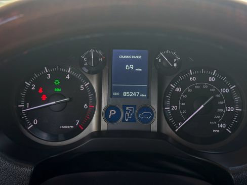 Used 2016 Lexus GX 460 w/ Premium Package AWD/4WD image 10