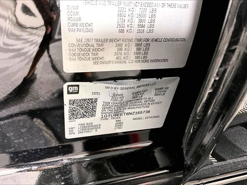 Certified 2022 GMC Sierra 1500 AT4 w/ AT4 Premium Package image 34