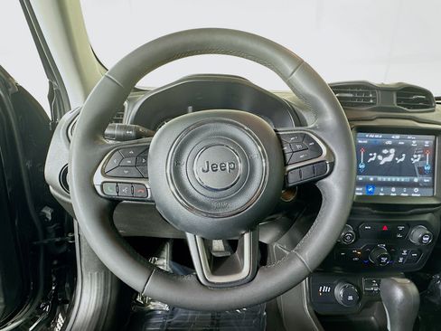 Used 2022 Jeep Renegade Latitude AWD/4WD image 15