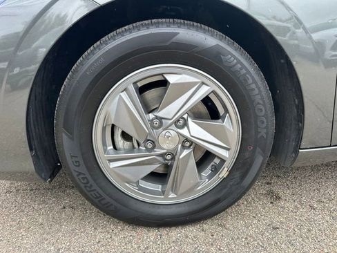 Certified 2024 Hyundai Elantra SE FWD image 11