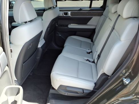 Used 2024 Hyundai Santa Fe Limited image 18