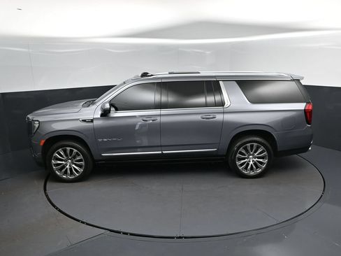 Used 2022 GMC Yukon XL Denali RWD image 32