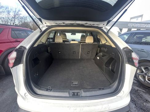 Used 2023 Ford Edge SEL image 7