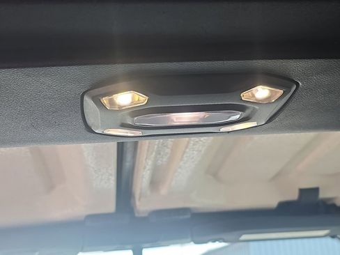 Used 2020 Jeep Wrangler Unlimited Sahara AWD/4WD image 18