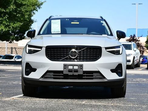 Used 2026 Volvo XC40 B5 Plus AWD/4WD image 2