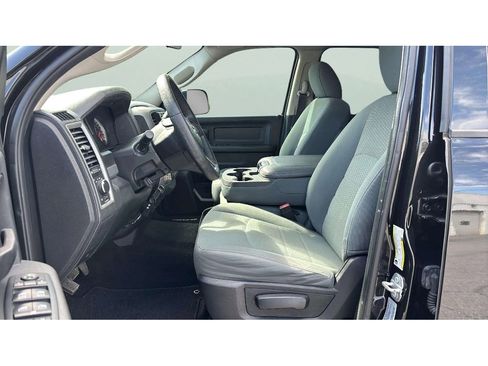 Used 2017 RAM 2500 Tradesman w/ Chrome Appearance Group image 10