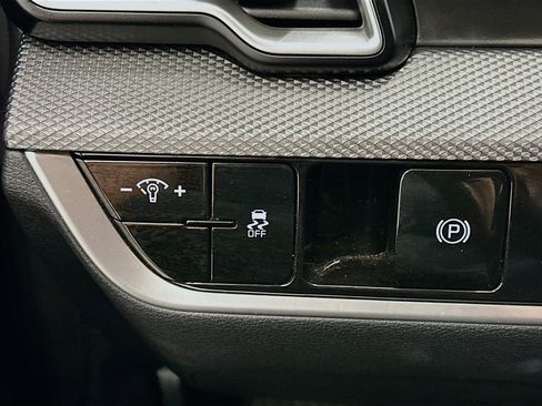 Used 2025 Kia Sportage LX image 17