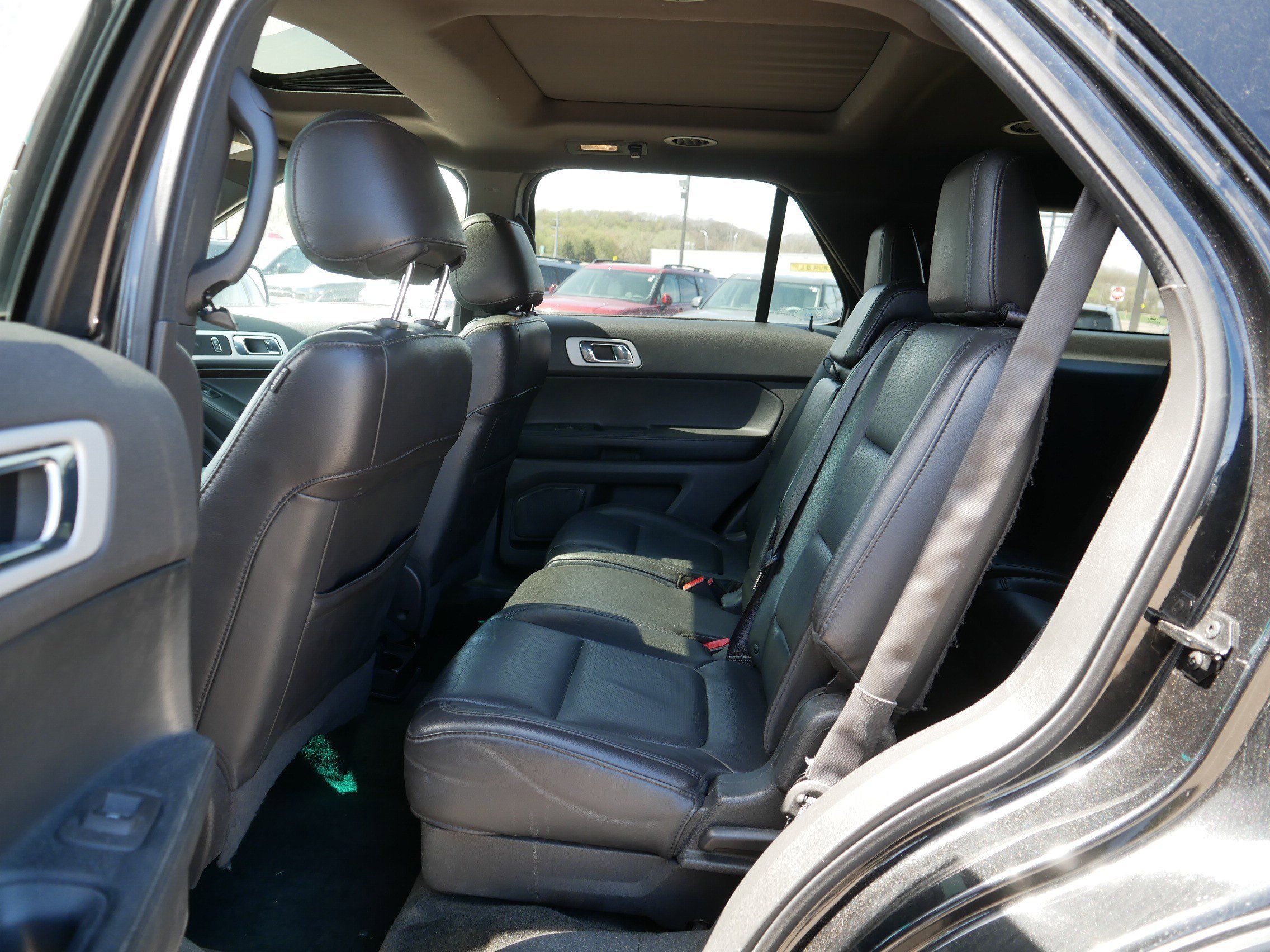 Used 2014 Ford Explorer Limited w/ Equipment Group 302A AWD/4WD image 16