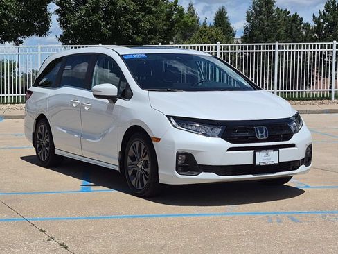 Used 2025 Honda Odyssey Touring image 4