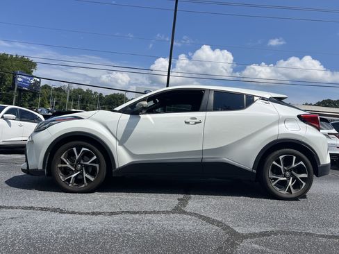 Used 2021 Toyota C-HR XLE FWD image 2