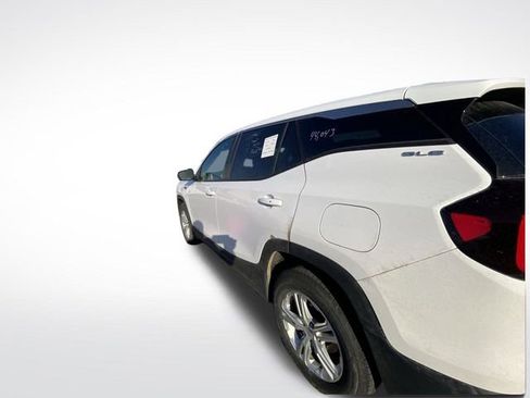 Used 2024 GMC Terrain SLE image 7