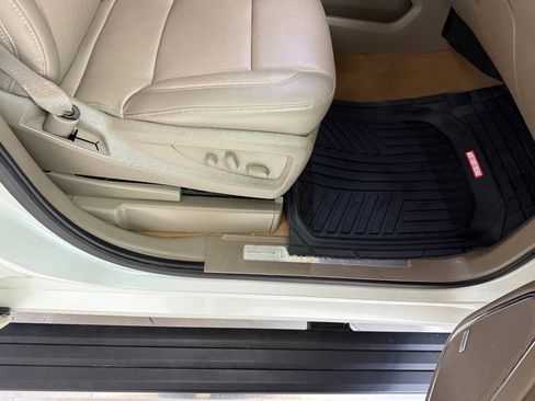 Used 2015 Chevrolet Suburban LTZ RWD image 41