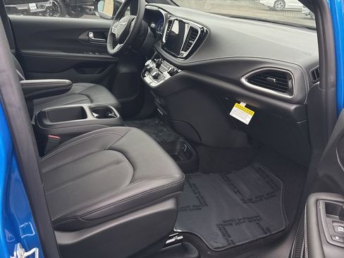 New 2026 Chrysler Pacifica Select image 19
