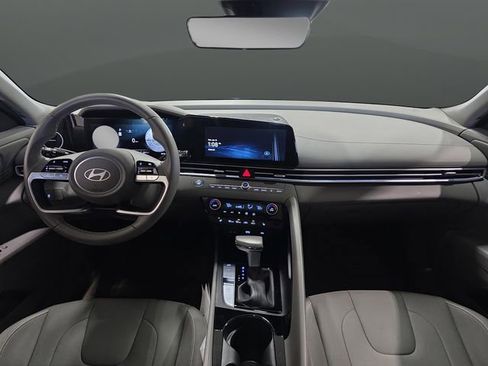 Certified 2025 Hyundai Elantra SEL image 5