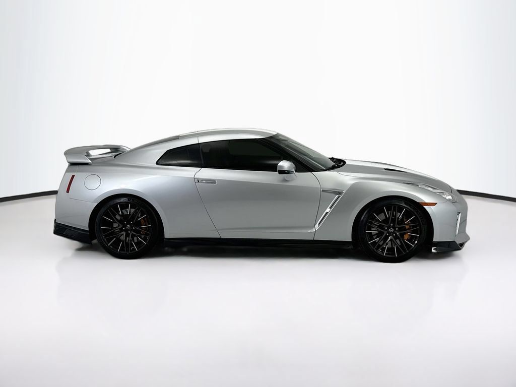 Used 2020 Nissan GT-R Premium AWD/4WD image 4