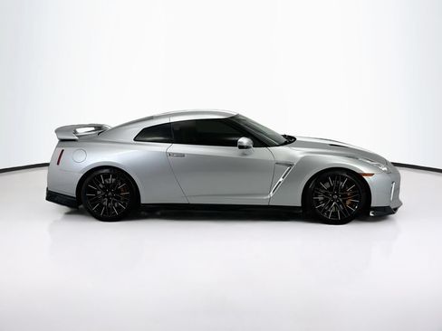 Used 2020 Nissan GT-R Premium AWD/4WD image 4