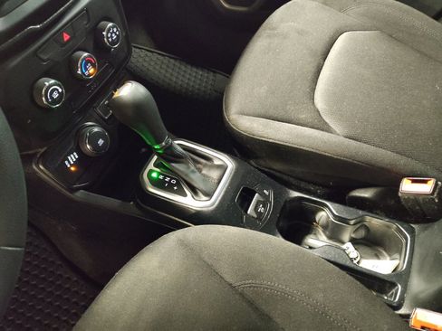 Used 2019 Jeep Renegade Sport AWD/4WD image 26