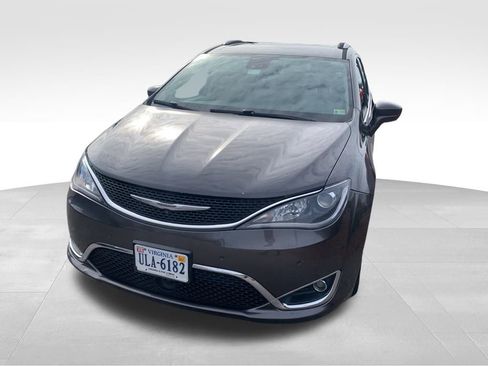 Used 2017 Chrysler Pacifica Touring-L Plus w/ Advanced Safetytec Group image 4