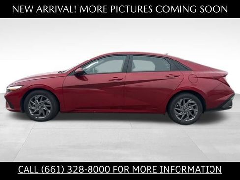 Used 2024 Hyundai Elantra SEL image 2