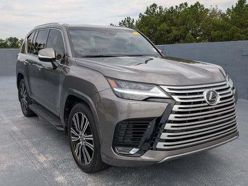 Used 2023 Lexus LX 600 4WD w/ Accessory Package (Z1) image 7