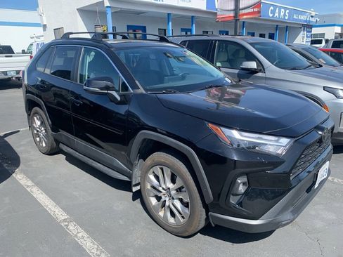Used 2023 Toyota RAV4 XLE Premium image 4