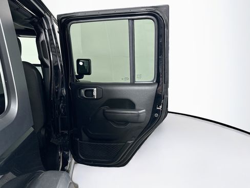 Used 2025 Jeep Wrangler Willys AWD/4WD image 28