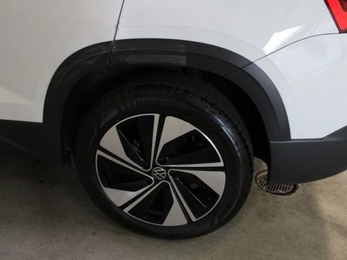 Used 2024 Volkswagen Taos SE AWD/4WD image 28
