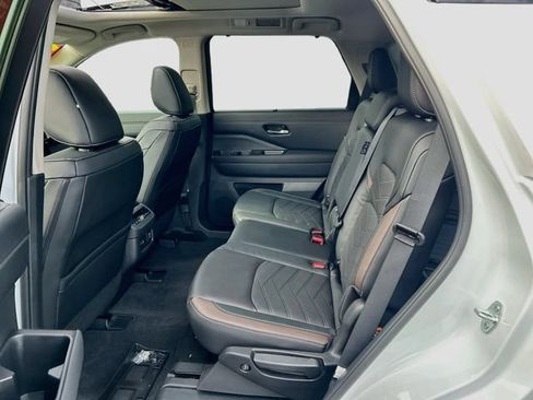 Certified 2025 Nissan Pathfinder Platinum w/ Cargo Package FWD image 22