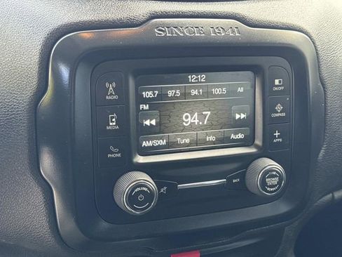 Used 2017 Jeep Renegade Latitude image 11