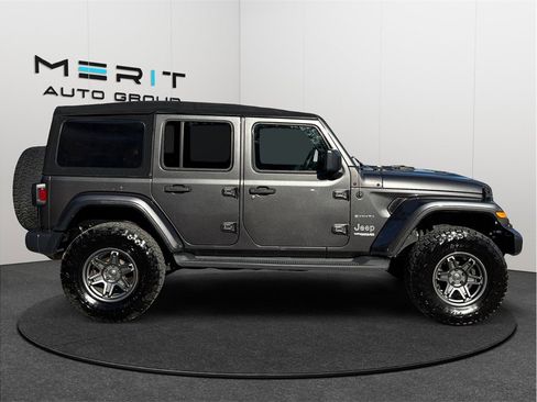 Used 2018 Jeep Wrangler Unlimited Sahara image 10