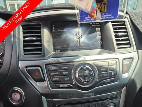 Used 2020 Nissan Pathfinder SL w/ Cargo Package FWD image 7