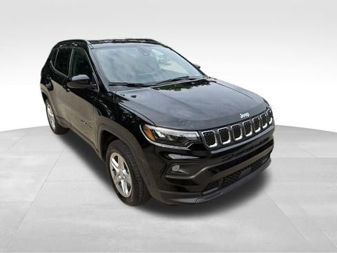 Used 2023 Jeep Compass Latitude AWD/4WD image 3