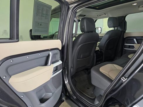 Used 2023 Land Rover Defender 110 X-Dynamic SE AWD/4WD image 23