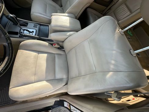 Used 2003 Toyota Land Cruiser w/ Convenience Pkg image 33