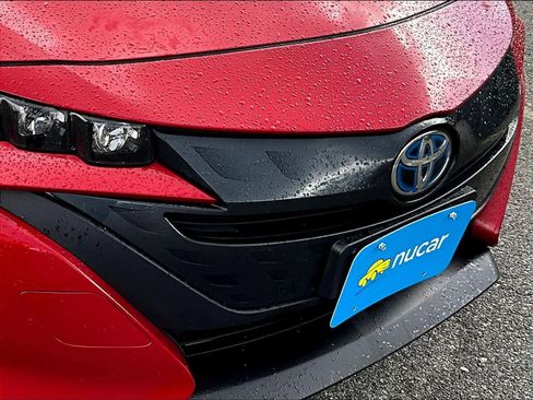 Used 2022 Toyota Prius Prime XLE image 32