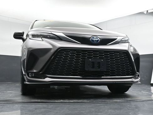 Used 2021 Toyota Sienna XSE w/ XSE Plus Package image 37