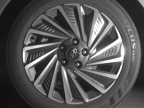 Used 2025 Hyundai Sonata SEL FWD image 32