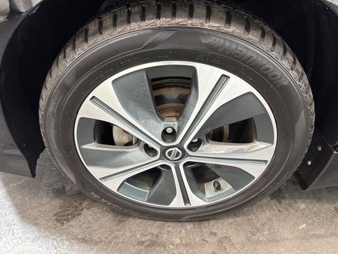 Used 2019 Nissan Leaf SV w/ SV All Weather Package image 11