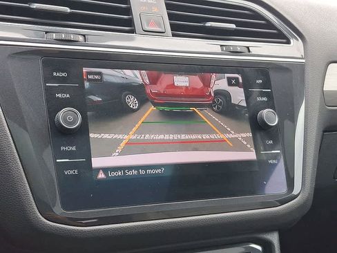 Used 2018 Volkswagen Tiguan SE w/ Panoramic Sunroof Package AWD/4WD image 15