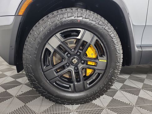 Used 2023 Rivian R1T Adventure image 9