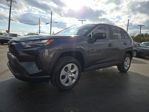 Used 2025 Toyota RAV4 LE AWD/4WD image 3