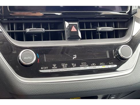 Used 2025 Toyota Corolla LE image 27